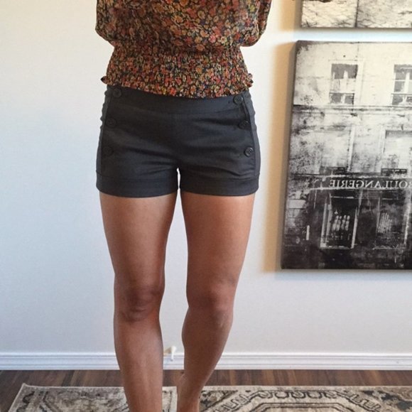 Aritzia Pants - Talula Sailor Shorts